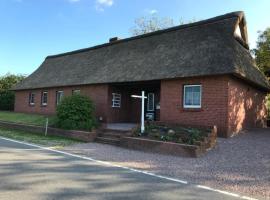 Holiday Home Gemütliches Reetdachhaus in Schleswig-Holstein by Interhome, hôtel à Neuendorf-Sachsenbande