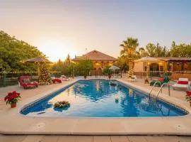 Stunning Villa - Infinity Pool & Mountain Views