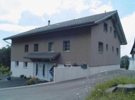 Apartment Ferienwohnung- Ferienhof Wald by Interhome，Goldingen的飯店