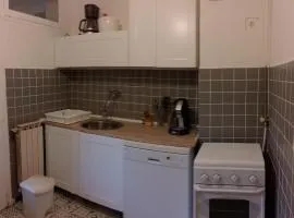 Ground floor apartment sleeps 6 with garage