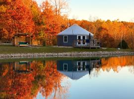 Secluded Waterfront Yurt with Wood-Fired Sauna near French Lick, hotel i French Lick