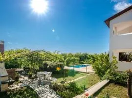 Apartment attraktive Wohnung mit privatem Pool by Interhome