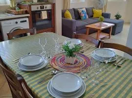 Joseph 2, Stylish corner flat with open views and close to the airport