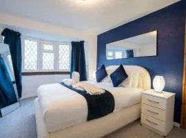Sheldon Stay, modern 4 bed, 2 miles to NEC, BHX, JLR