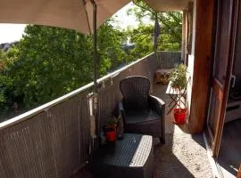 Au pied des quais avec balcon