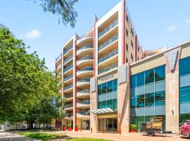 Central Apartment with Underground Parking, hotel i Braddon