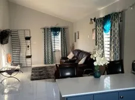 New Cozy Entire home 2 Bedroom- AC, Wifi, 24 hour Security in Private Gated Community