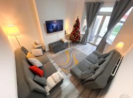 4Bed House with parking and GYM in London Edgware, hotel din Edgware