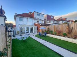 4Bed House with parking and GYM in London Edgware, hotell sihtkohas Edgware