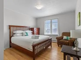 Modern 2BR Suite Parking Laundry