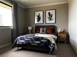 Premier Room I HERstay at Mambourin