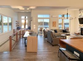 Family-Friendly Lakefront Gem with Dock in Talladega, Hotel in Talladega