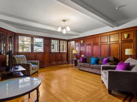 Midstream Premier 2BR Wi-Fi Parking, hotel in St. John's