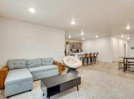 Walk to The Plains Golf Course Getaway in Cheney!, viešbutis mieste Cheney