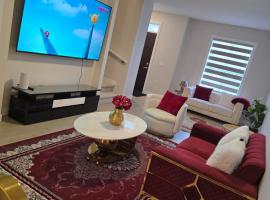 Cozy Comfort Homestaed-Near Airport, Hotel in Calgary