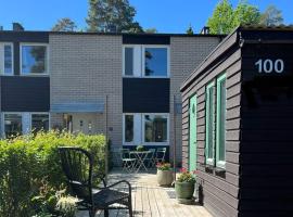 4 star holiday home in KNIVSTA, hotel en Knivsta