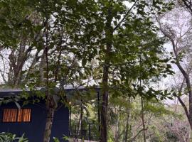 Deer Houses Cabuya, hotel in Cabuya