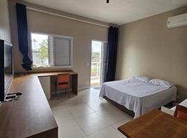 Suite Privativa Prox Sesc Bertioga Ar WiFi Frigobar 01, hotel u gradu Bertioga