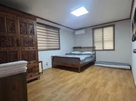 Park's Guesthouse B near Gwangalli beach in Busan