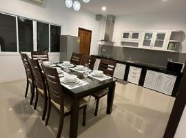 Chotam Townhouse, hotel in Amphoe Koh Samui