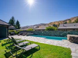 Cardrona Villa with Pool and Jacuzzi
