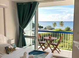 Intimate Bahia - Vue mer et acc&egrave;s piscine, hotel amb banyeres d'hidromassatge a Le Gosier