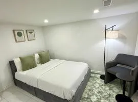 Modern Downtown Toronto Room with Private Ensuite