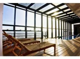 Oasis in Zona T with 2 Queen Beds, Pool, Sauna & Gym