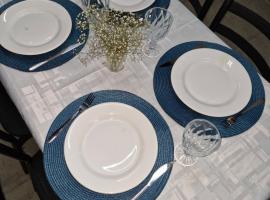 Casa Alves Aluguel de Temporada Próx Hospital do Amor em Barretos SP Com Suíte e Ar condicionado, hotell i Barretos