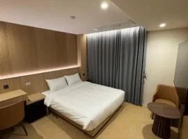 Golden Hotel 골든 호텔