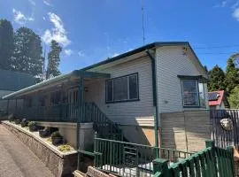Cozy Mountain Cottage