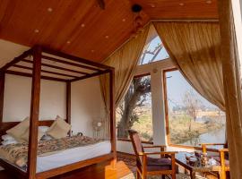 Nigeen Vista Lakeside Chalet, Hotel in Srinagar