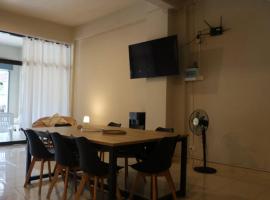 COWORX Townhouse โรงแรมในKo Raeng