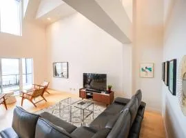 405 - Modern and Luxury Condo - View and Pool