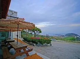 Buan Byeonsan Peninsula With Hill Pension