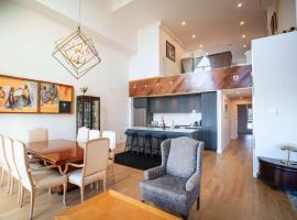 408 - Modern Condo - Pool & Panoramic View, acomoda&ccedil;&atilde;o em condom&iacute;nio em Baie-Saint-Paul