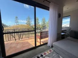 7 Steps to Beach Seaside Serenity 4BR with 2 Car Bays