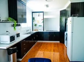 The Founders House Bold 4BR Retreat Muswellbrook