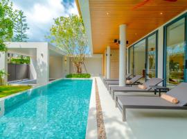 Sava Villa near Rawai, hotel in Ban Saiyuan (1)