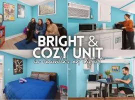 Charming Stay- Bottom Unit in Lou Arts District