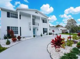 Newly Renovated Coconut Creek Home with Pool & Billiards