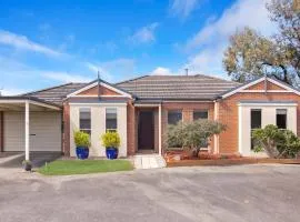 Blue Bird Villa Hamilton