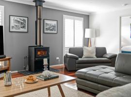 Bliss at Jervis Bay - pet-friendly Vincentia home, hotel in Vincentia