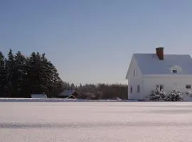 Cosy Home with River Views, Sauna & Gym