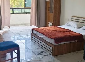 Marshal Residency Hostel, hostel em Advolpale