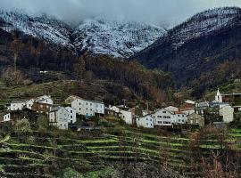 Love, made in xisto, hotel in Piódão