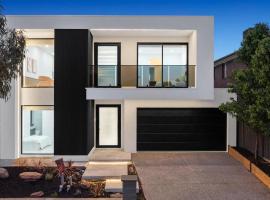 Masterpiece luxury house in heart of Craigieburn, khách sạn ở Craigieburn