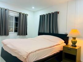 Rose Park Resort, hotel i Ban Pha Khao