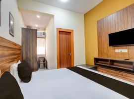 Hotel O The Grand Luxury, hotel in Noida