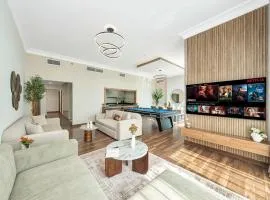 Elite Nest - Ultra Lux 4BR with Billiard just 1 min from Ferrari World & F1